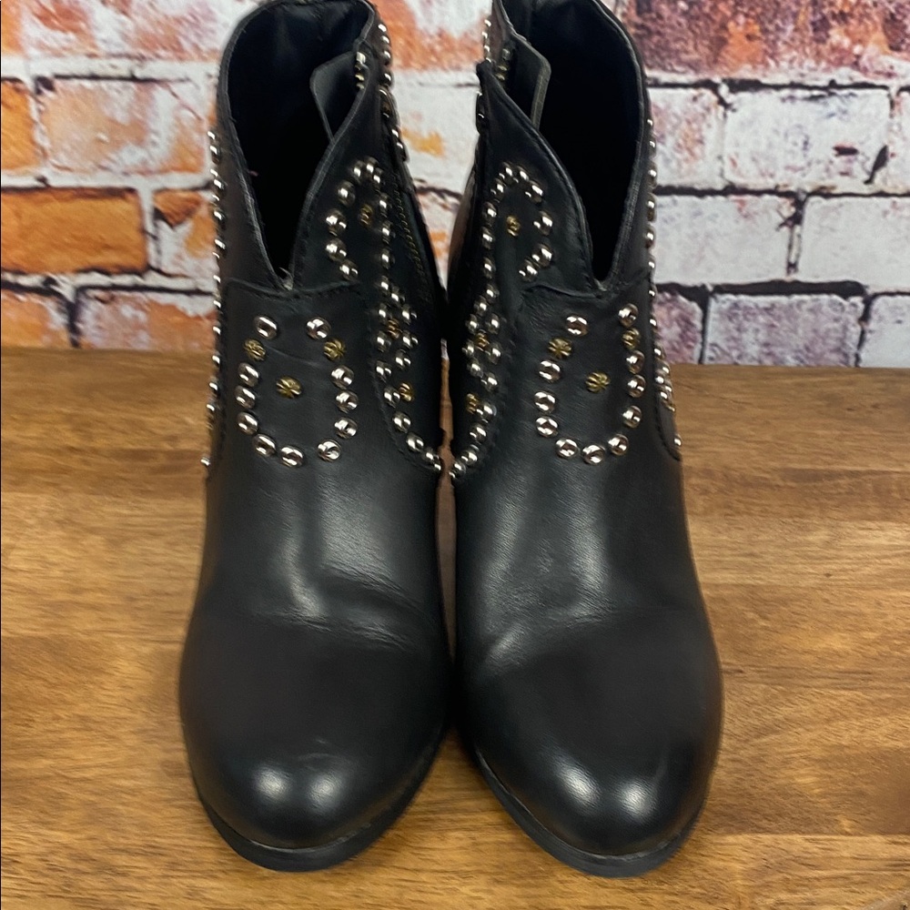 Steve Madden Awsum Studded Leather Black Heeled Western Ankle Boots Sz 7 - Picture 6 of 17